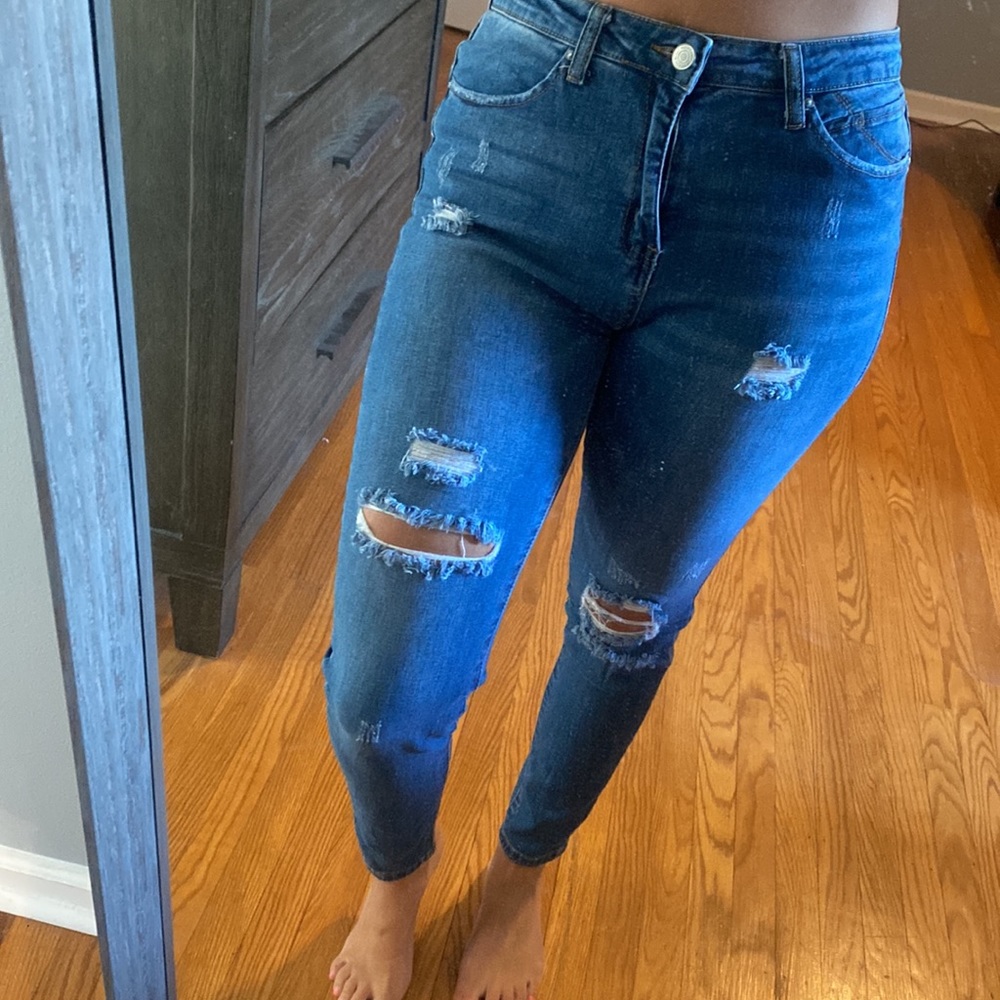 Forever 21 Ripped Skinny Jeans (Size 29)